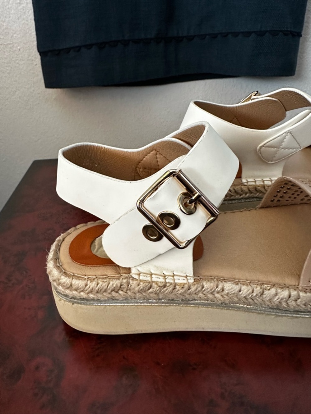 Laura Biagiotti Platform Size 37 Beige White Leather Gold Summer Sandals - Picture 4 of 6